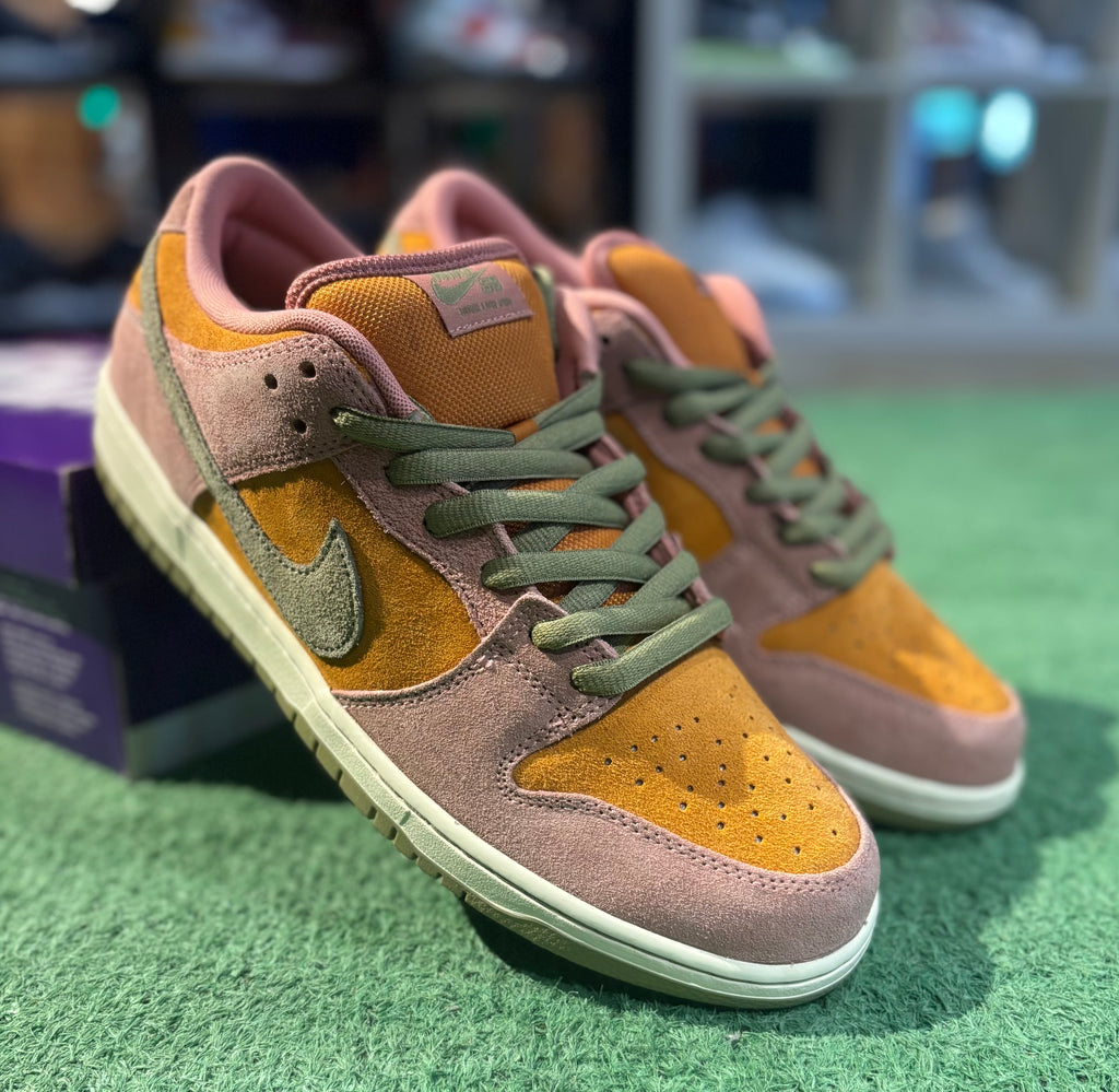 Nike Dunk SB Red Stardust
