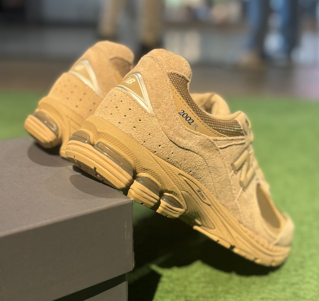 New Balance 2002R 
Brown/Grey