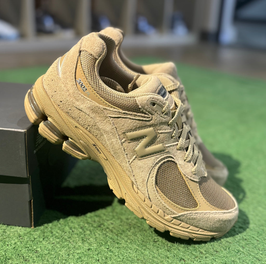 New Balance 2002R 
Brown/Grey