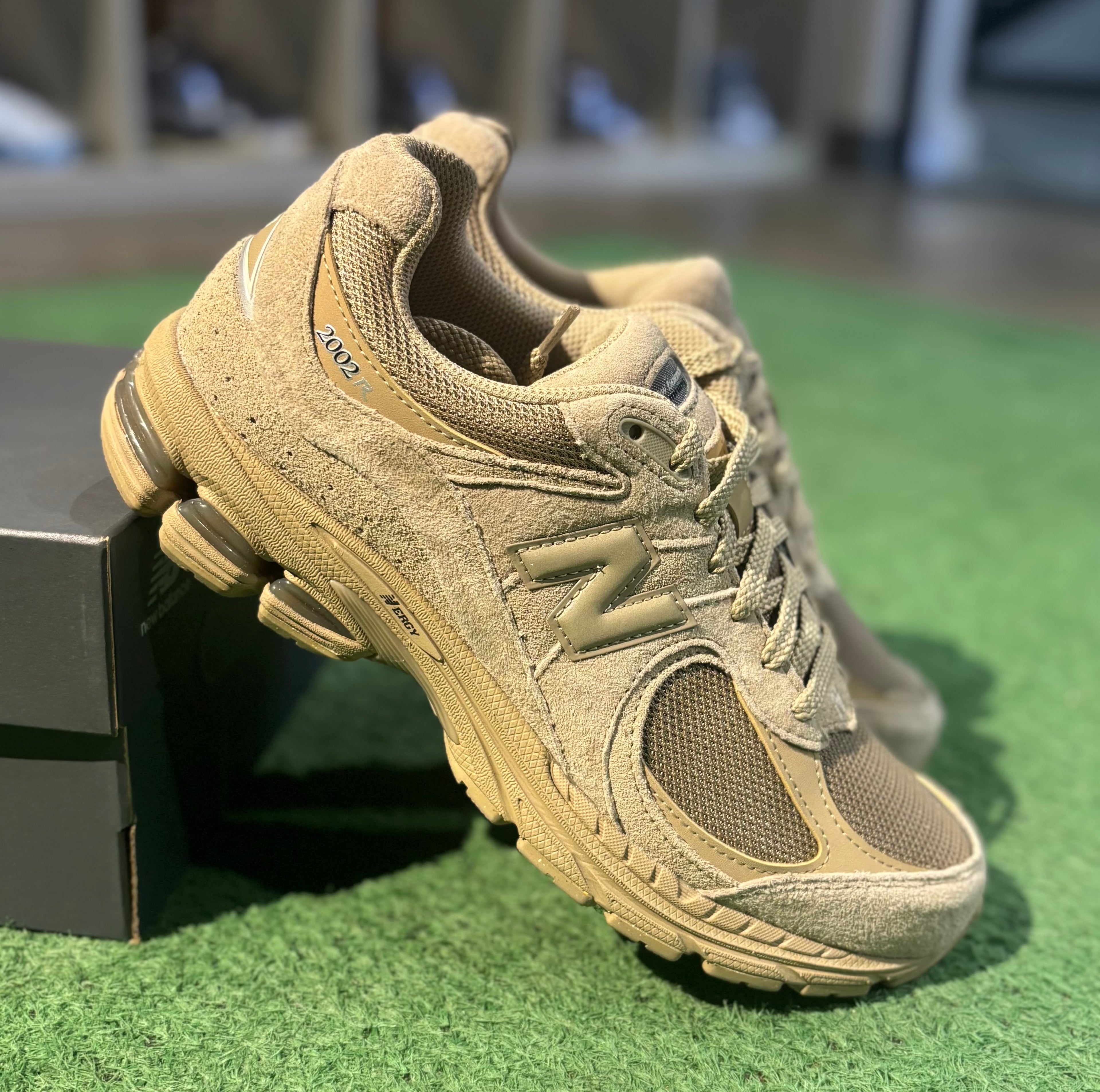 New Balance 2002R 
Brown/Grey