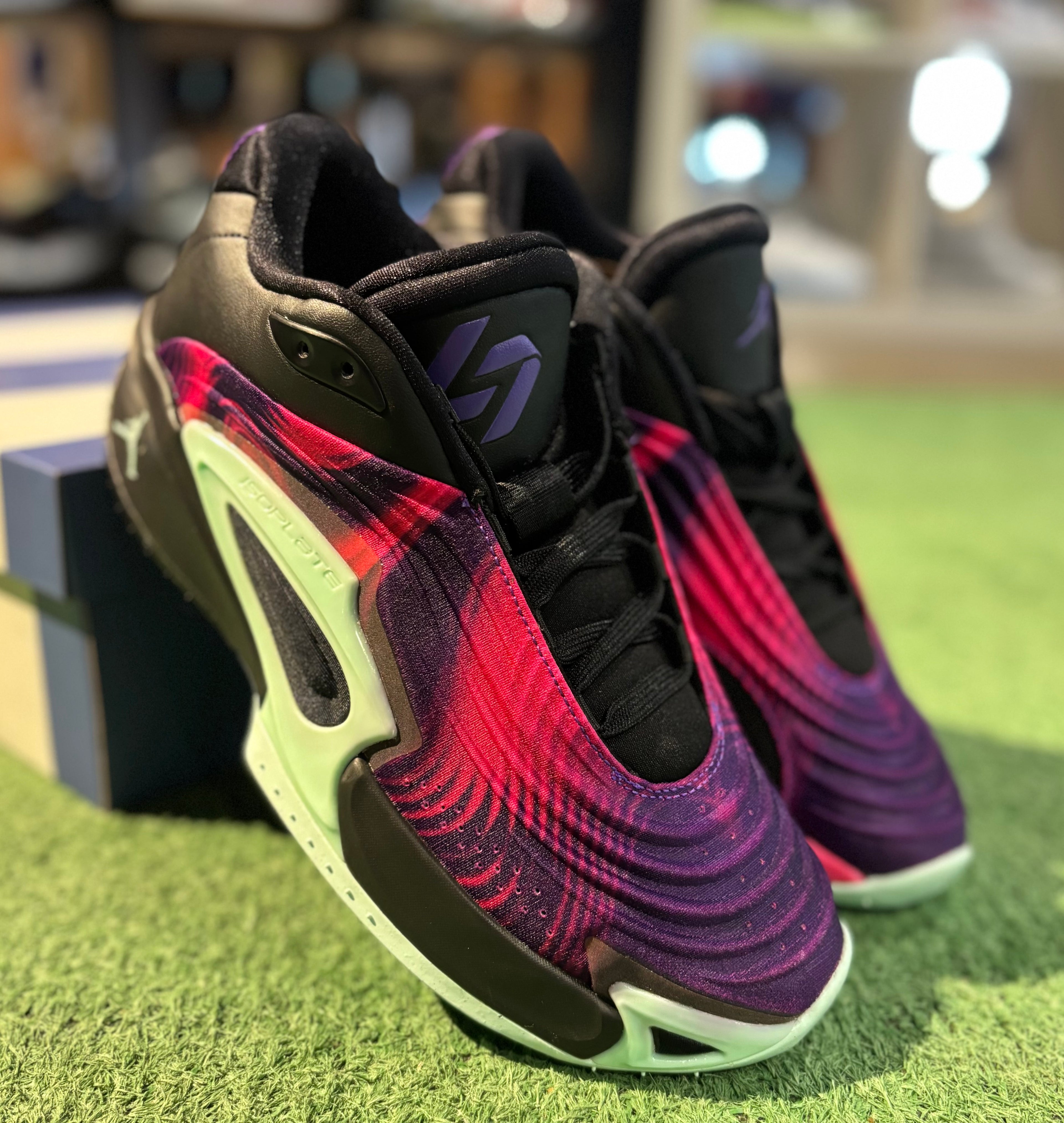 Jordan Luka Black/Hyper Grape