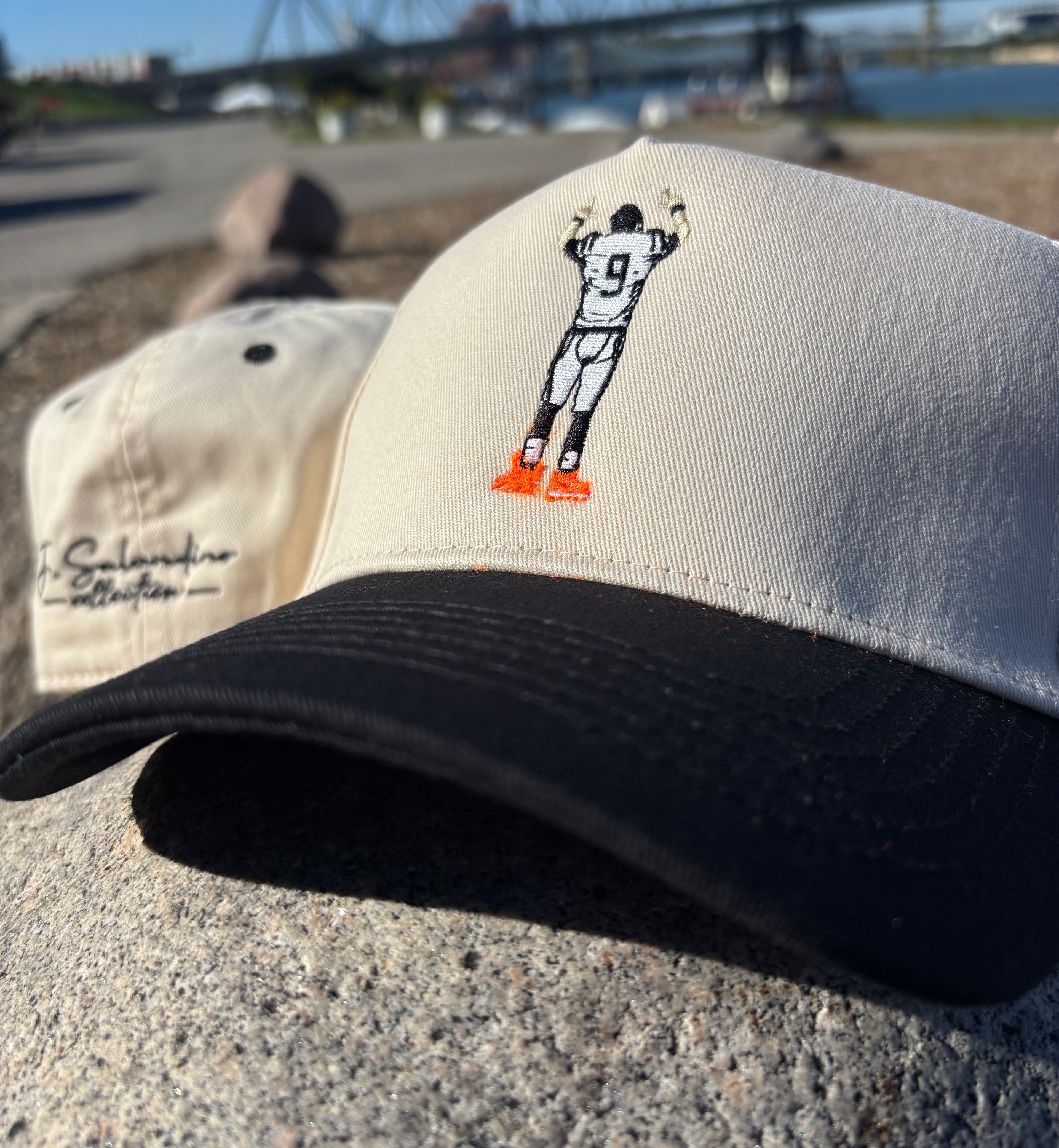 J.Salandino Collection Burrow Cream/Black Cap